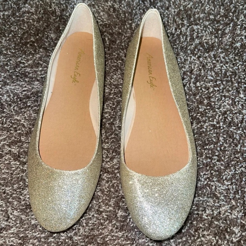 Gold ballet flats (shoes)